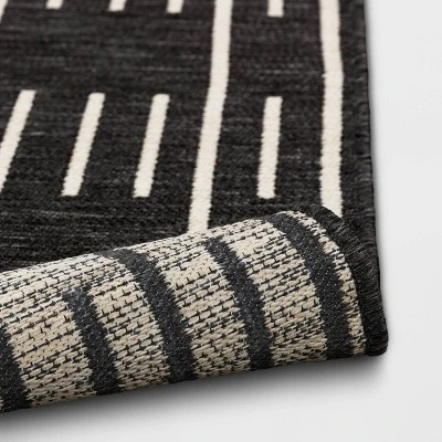 5'x7' Striped Checks Outdoor Rug Charcoal Gray - Threshold™ 5 5'x7' Striped Checks Outdoor Rug Charcoal Gray - Threshold™ - Image 3